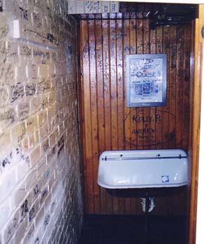 mensroom